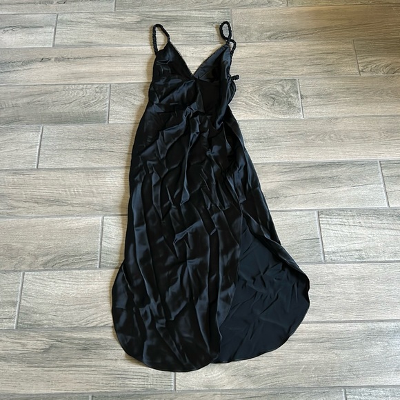 Roari paras dress in black - Picture 2 of 8